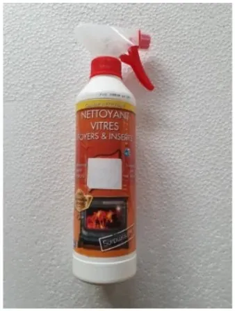 Flacon de nettoyant vitres pour cheminée et insert